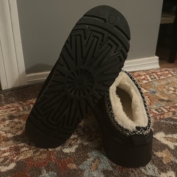 Slippers! - Picture 4 of 5